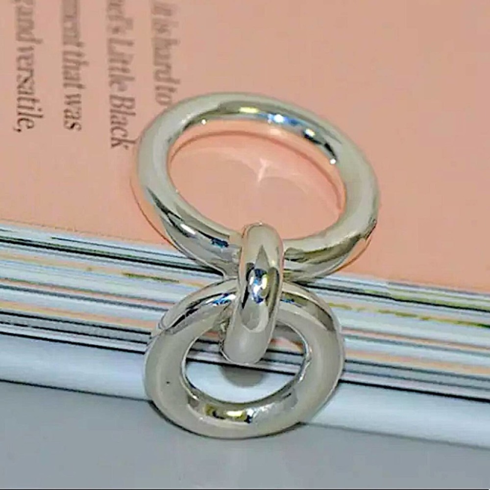 STERLING SILVER INTERLOCKING CIRCLE CHARM MINIMALIST RING - Picture 2 of 7